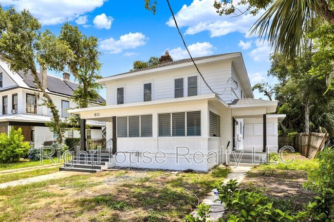 property at 611 S Grove St