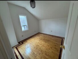 47 Hillary Av in Toronto, ON - Building Photo