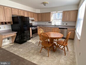 2825 Mt Carmel Ave in Glenside, PA - Foto de edificio - Building Photo