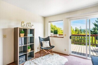 University Heights in Bellingham, WA - Building Photo - Building Photo