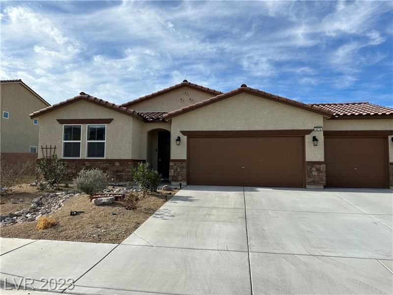 5576 S Gilliam St in Pahrump, NV - Building Photo
