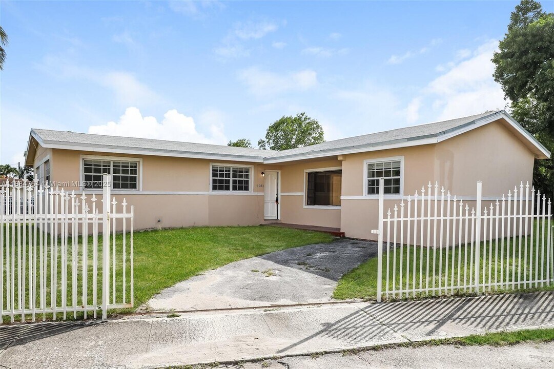 1031 NW 178th Terrace in Miami, FL - Building Photo