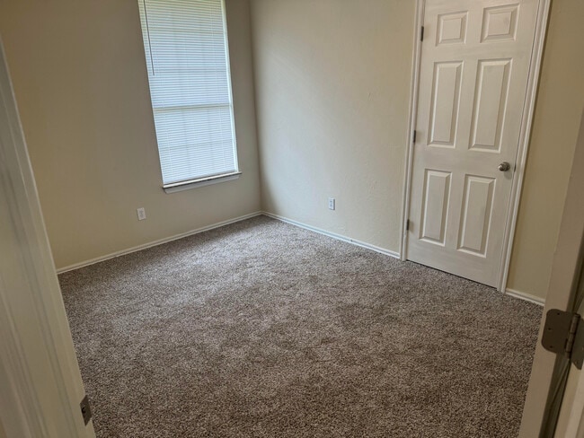 11132 NW 5th Terrace in Yukon, OK - Building Photo - Building Photo