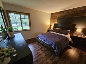 10709 W River Rd in Minneapolis, MN - Building Photo - Building Photo