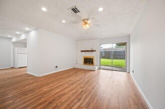 13910 New Village Ln in Sugar Land, TX - Building Photo - Building Photo