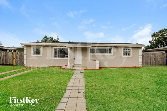 17201 NW 32nd Ave in Miami Gardens, FL - Building Photo