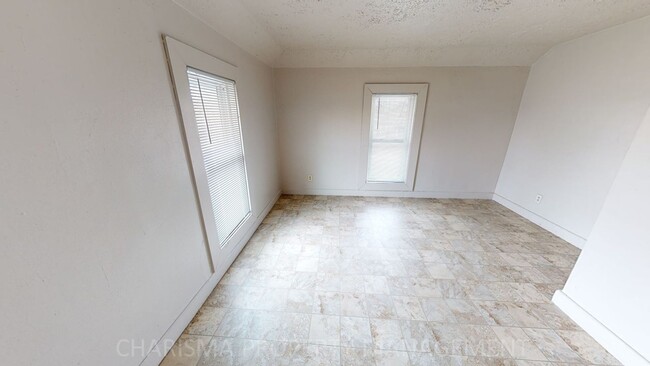817 W 11th St in Sioux Falls, SD - Building Photo - Building Photo