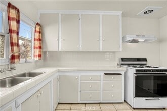 959 W 17th St, Unit B in Los Angeles, CA - Building Photo - Building Photo