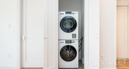 New Luxury Development in Prime Vinegar Hill, Unit 3F in Brooklyn, NY - Foto de edificio - Building Photo