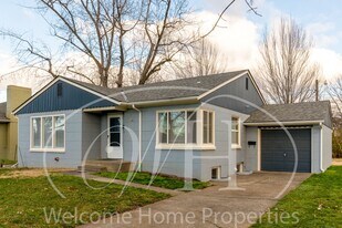 24 NE Ash Ave in College Place, WA - Building Photo