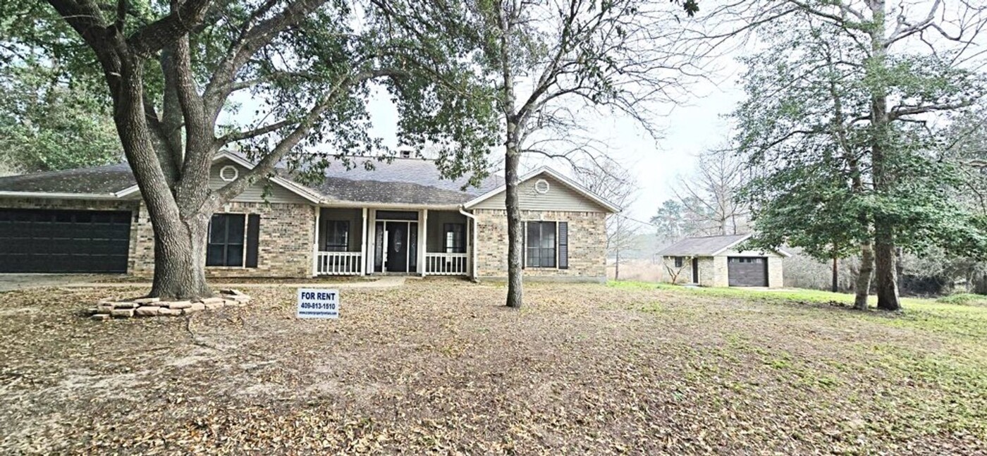 204 Lakewood Dr in Village Mills, TX - Building Photo