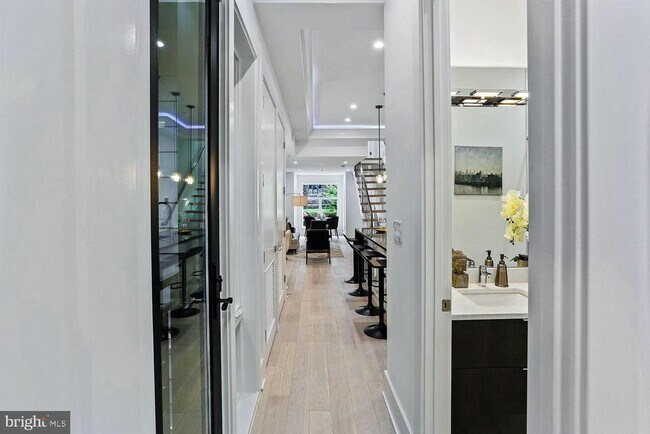 4 R St NW in Washington, DC - Building Photo - Building Photo