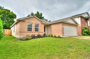 2201 Kaiser Dr in Austin, TX - Building Photo