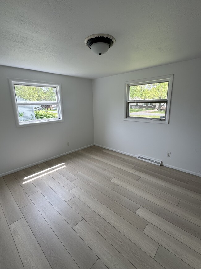 4054 Buesching Dr in Fort Wayne, IN - Building Photo - Building Photo