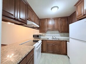 1930 Ocean Ave in Santa Monica, CA - Building Photo - Building Photo