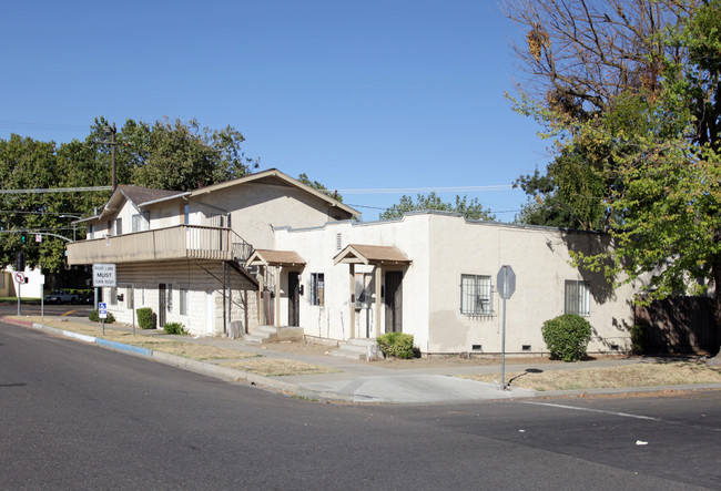 101 I in Modesto, CA - Foto de edificio - Building Photo