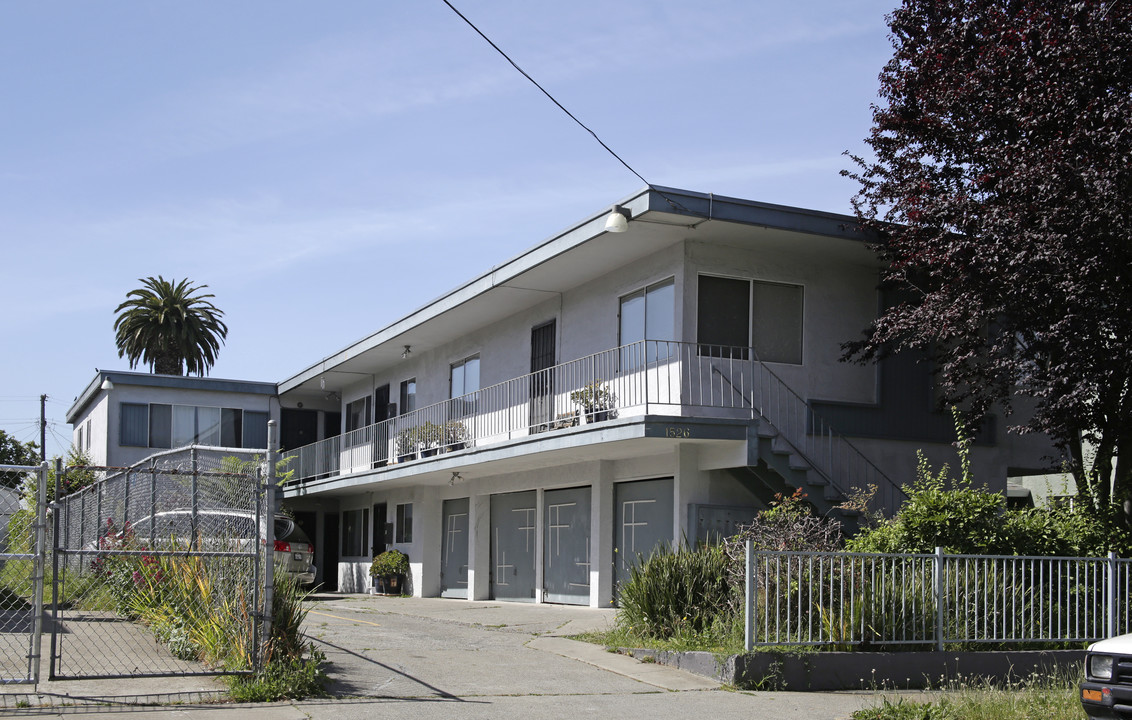 1526 Harmon St in Berkeley, CA - Building Photo