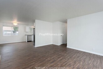 20849 SW Longacre St in Aloha, OR - Building Photo - Building Photo