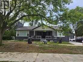 730 Cabana Road W in Windsor, ON - Building Photo