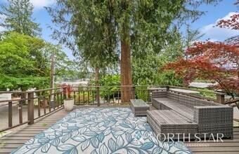 1612 Lake Front Rd in Lake Oswego, OR - Foto de edificio - Building Photo