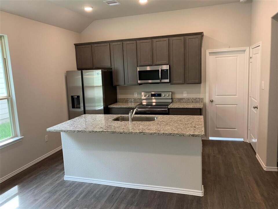 8700 Sassafras in Willis, TX - Building Photo