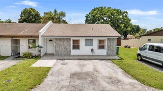 5229 SW 140th Pl in Miami, FL - Building Photo