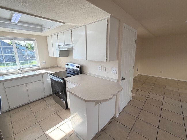 4334 Ward Pl NE in Salem, OR - Foto de edificio - Building Photo