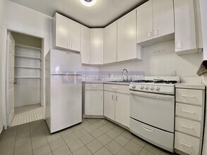 302 W 107th St in New York, NY - Building Photo - Building Photo