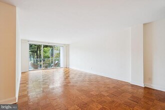 4977 Battery Ln in Bethesda, MD - Building Photo - Building Photo