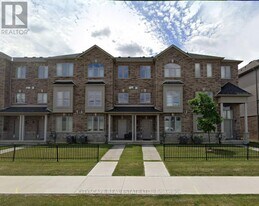 29 Crossings Wy in Hamilton, ON - Building Photo