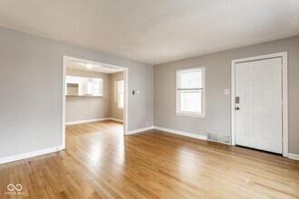 6147 Broadway St in Indianapolis, IN - Building Photo - Building Photo