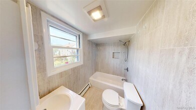 18 Meadow Ave in Suffern, NY - Building Photo - Building Photo