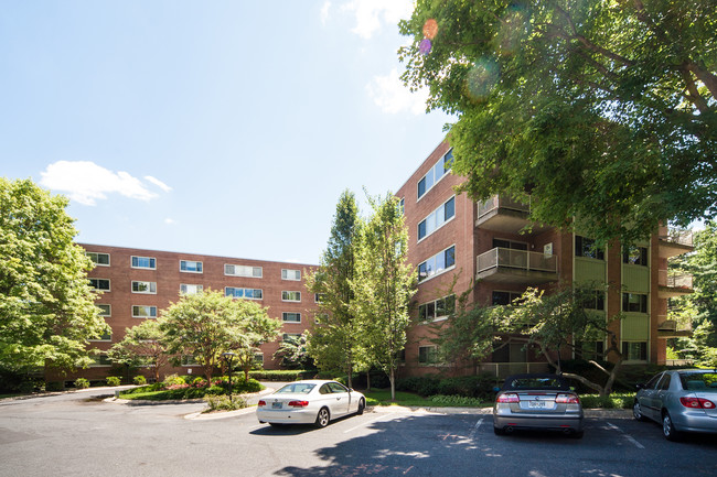 Kenwood House in Chevy Chase, MD - Building Photo - Building Photo