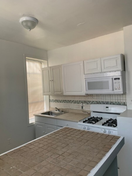 1131 W Cross St Photo