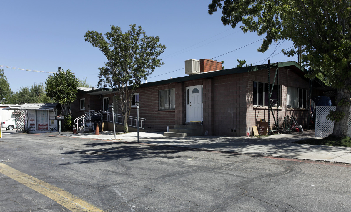 Holiday Mobile Rancho in Yucaipa, CA - Foto de edificio