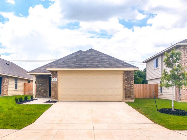 8223 Tesoro Hills in San Antonio, TX - Building Photo - Building Photo