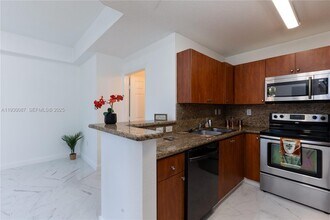 1009 SW 144th Ave in Pembroke Pines, FL - Building Photo - Building Photo