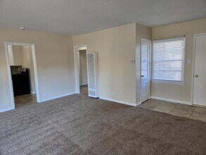 3720 Yosemite Way in Riverside, CA - Building Photo - Building Photo