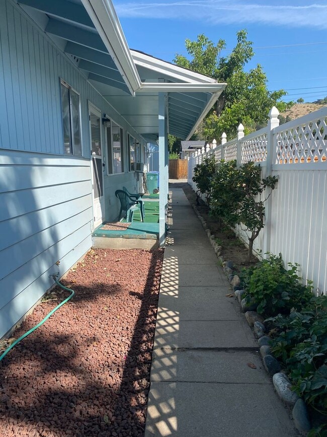 129 E Allen Ave in Chelan, WA - Building Photo - Building Photo