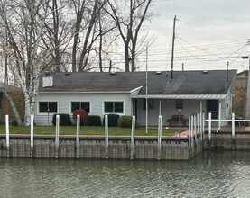 5693 E Eagle Dr in Port Clinton, OH - Foto de edificio - Building Photo