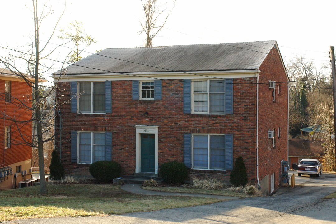 2720 Riedling Dr in Louisville, KY - Building Photo