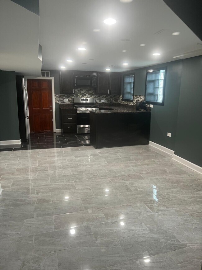 property at 6164 N Hamilton Ave