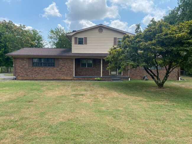 891 W Cunningham St in Alcoa, TN - Building Photo - Building Photo