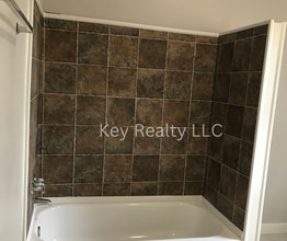 2402 Lee St in Alexandria, LA - Building Photo - Building Photo