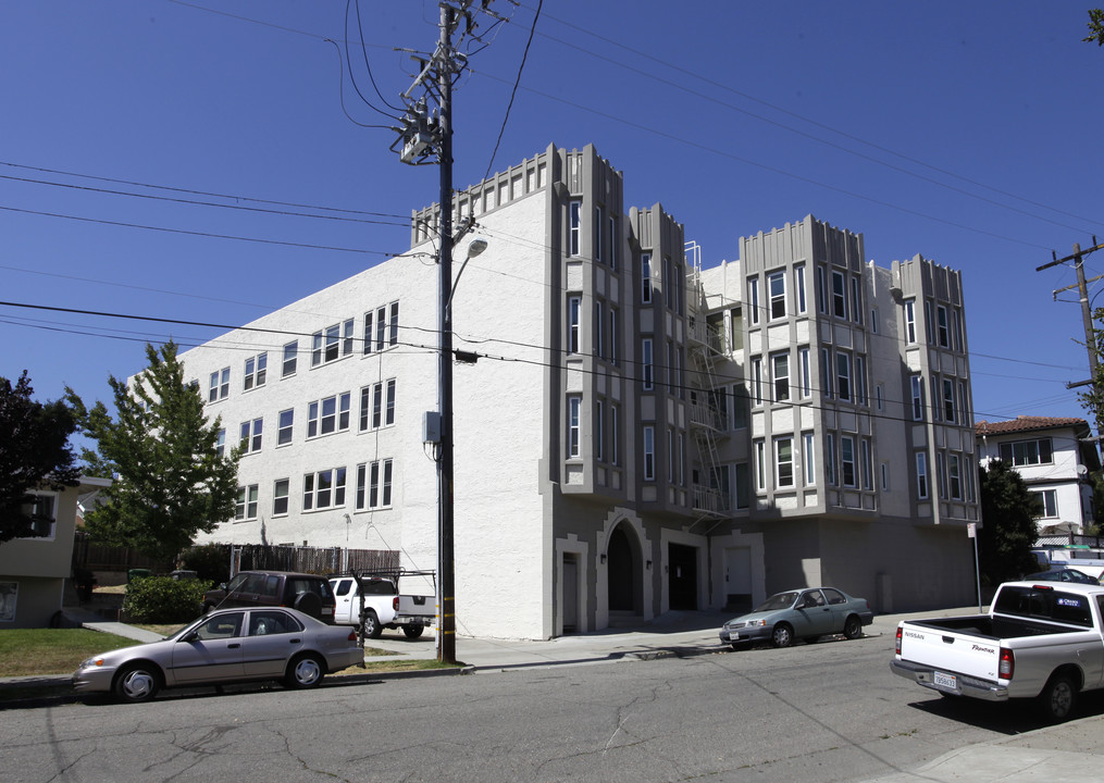 669 Alma Ave in Oakland, CA - Foto de edificio