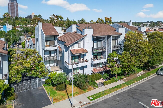 1920 Pandora Ave in Los Angeles, CA - Building Photo - Building Photo