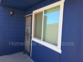 2016 W Cactus Rd in Phoenix, AZ - Foto de edificio - Building Photo