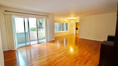 4521 Colbath Ave, Unit 103 in Los Angeles, CA - Building Photo - Building Photo