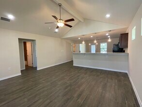115 N Pass in Kingsland, TX - Building Photo - Building Photo