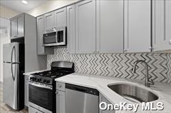 20-16 Stanhope St-Unit -1R in Queens, NY - Foto de edificio - Building Photo
